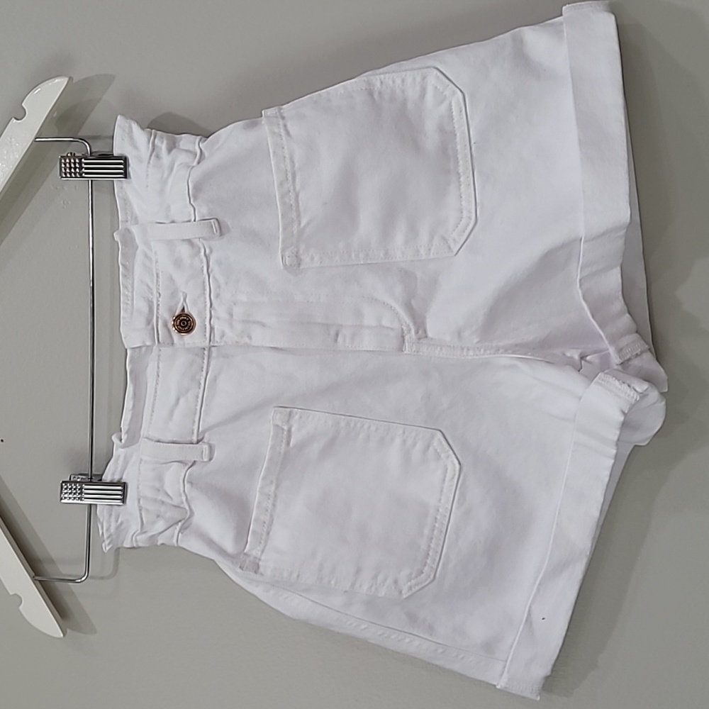 Zara White High Waisted Jean shorts. USA   4 EUR 36.